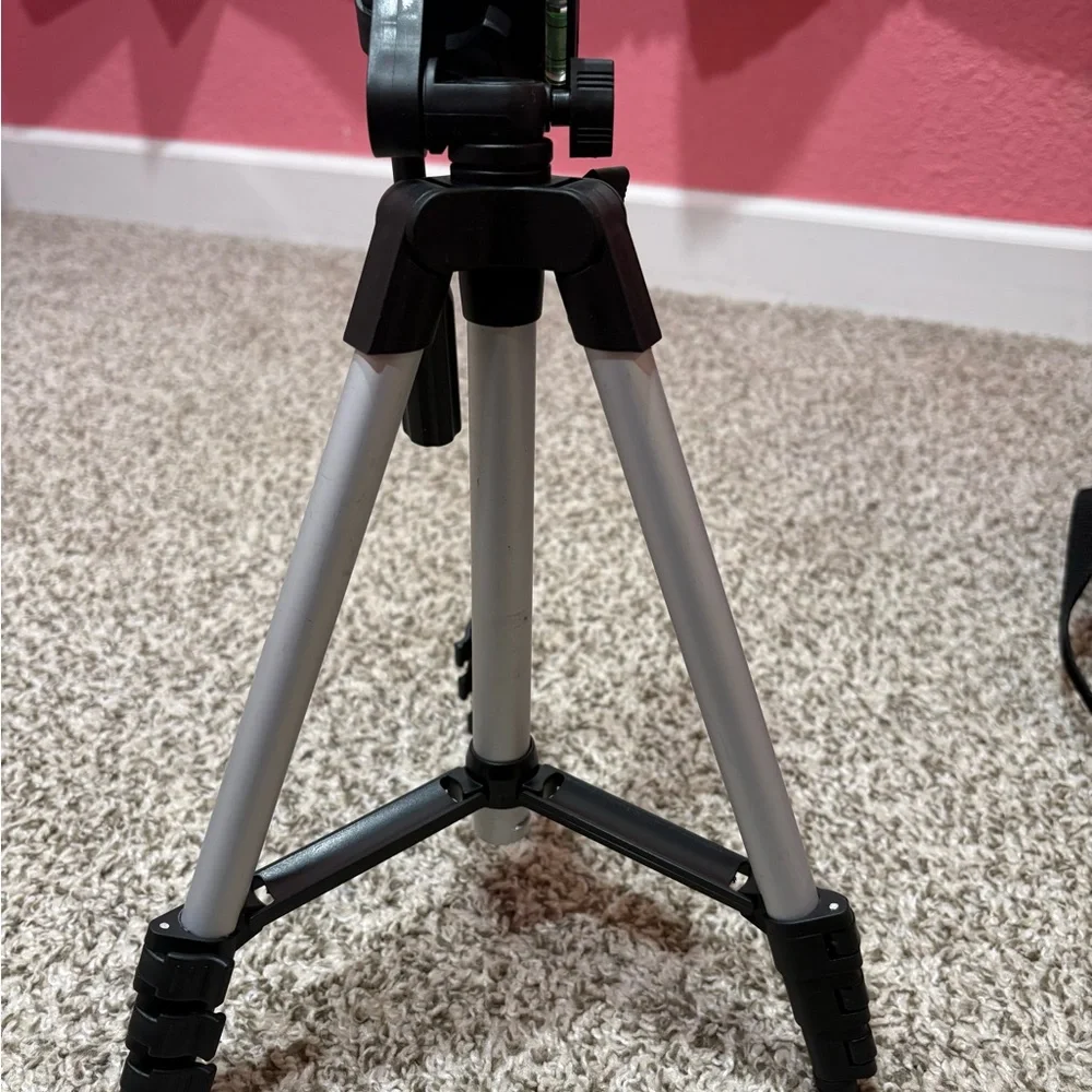 Canon eos d2000 Camera Kit with Accessories